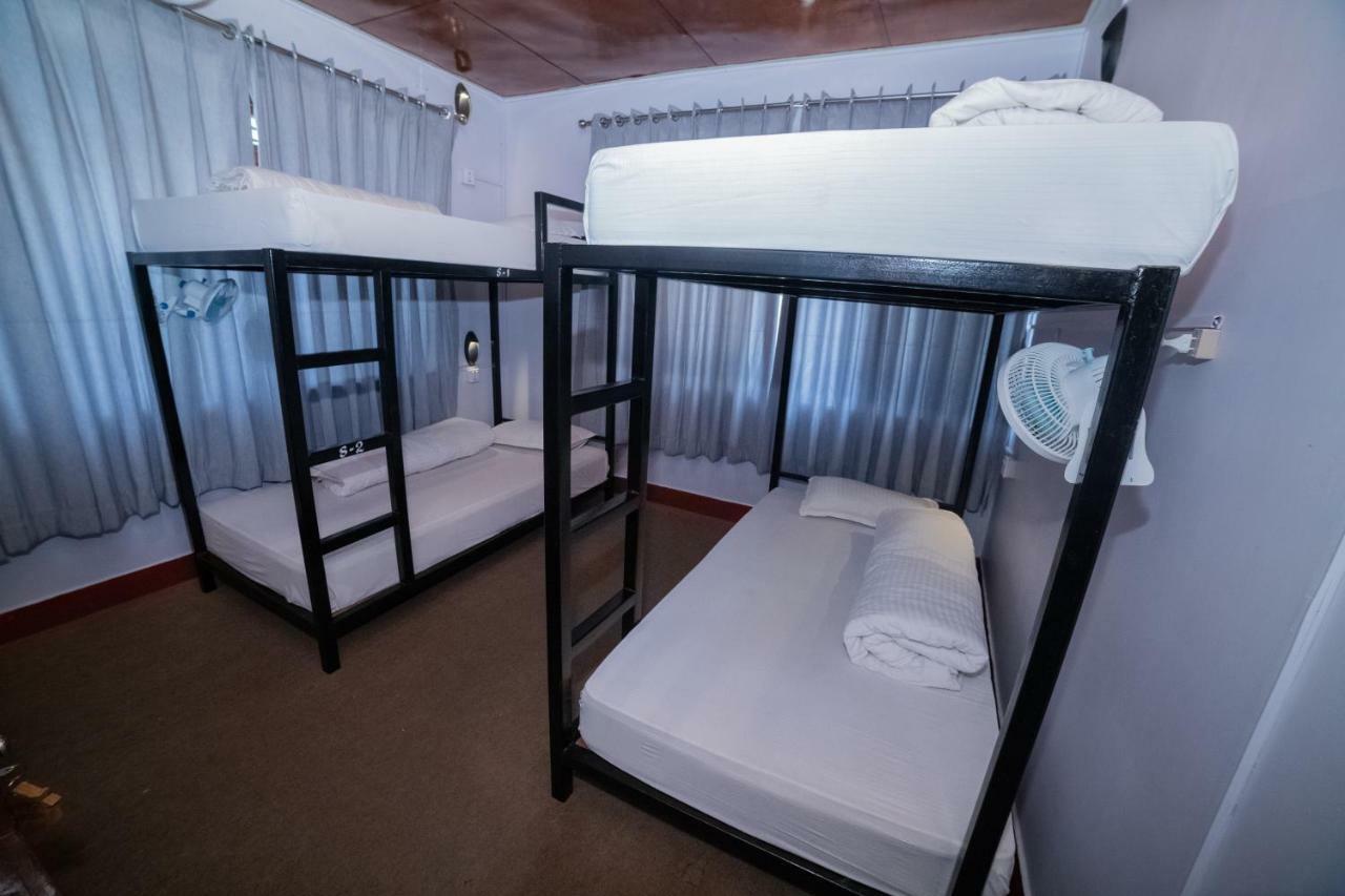 Gaurishankar Backpackers Hostel Pokhara Zewnętrze zdjęcie